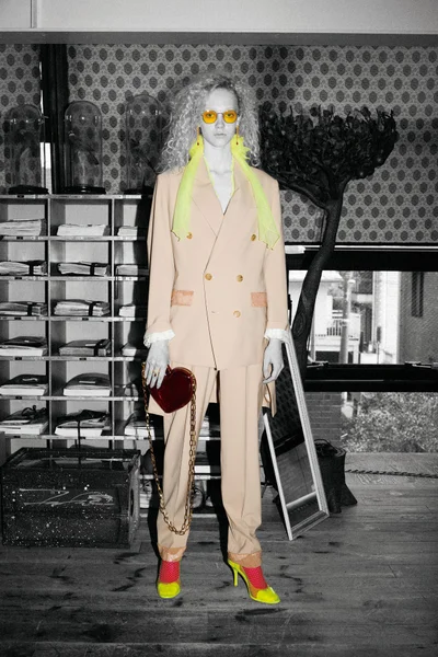 Look 19